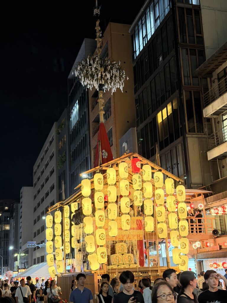 Gion Gloats
